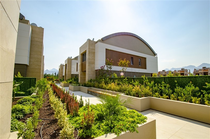 4 + 2 و 5 + 1 فلل ضمن مجمع  في أنطاليا