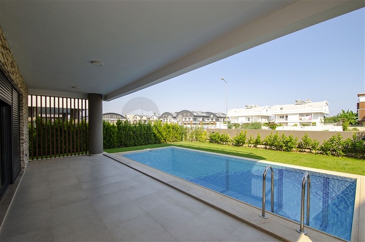 4 + 2 و 5 + 1 فلل ضمن مجمع  في أنطاليا