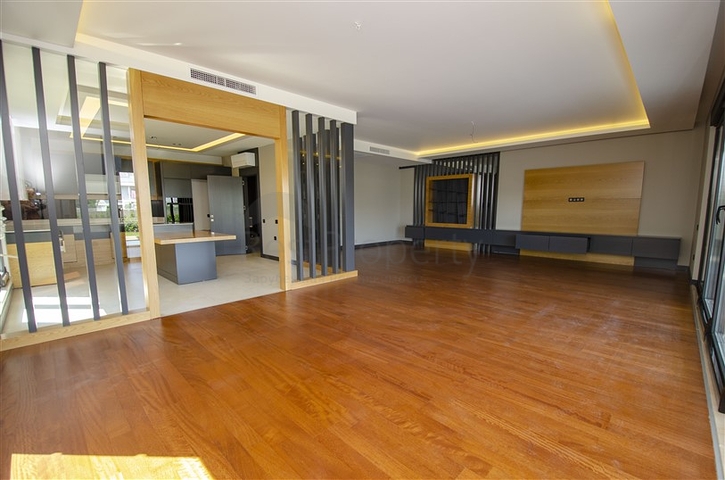 4 + 2 و 5 + 1 فلل ضمن مجمع  في أنطاليا