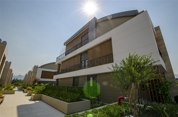 4 + 2 و 5 + 1 فلل ضمن مجمع  في أنطاليا