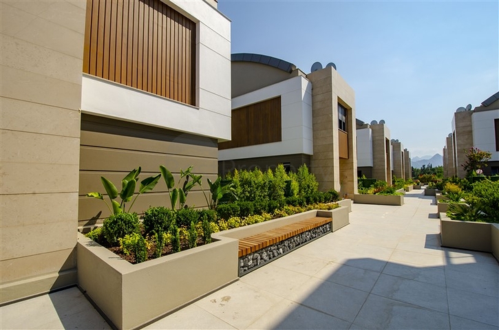 4 + 2 و 5 + 1 فلل ضمن مجمع  في أنطاليا