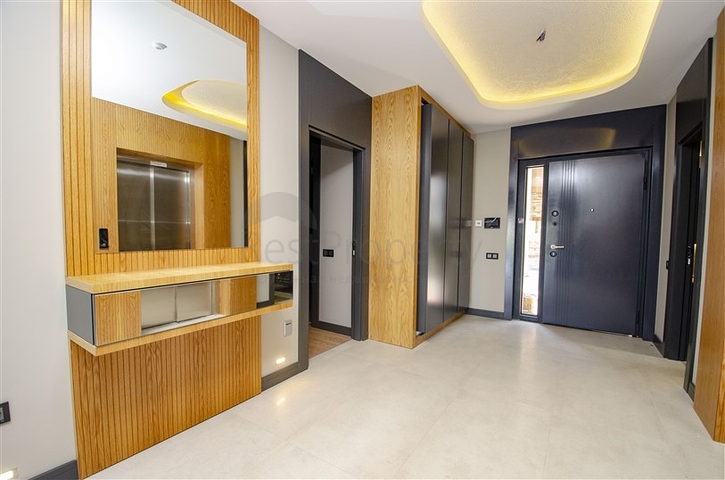 4 + 2 و 5 + 1 فلل ضمن مجمع  في أنطاليا