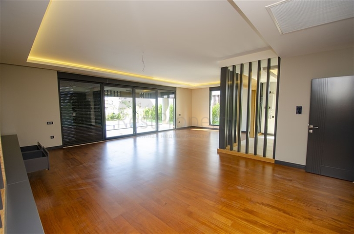 4 + 2 و 5 + 1 فلل ضمن مجمع  في أنطاليا