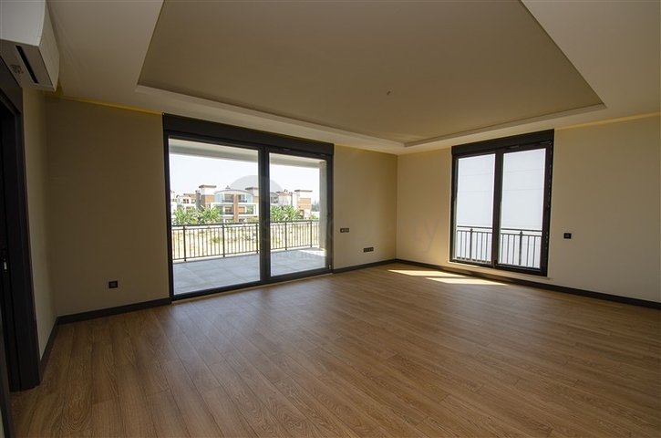 4 + 2 و 5 + 1 فلل ضمن مجمع  في أنطاليا