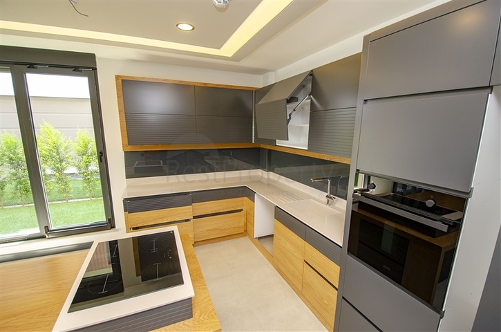 4 + 2 و 5 + 1 فلل ضمن مجمع  في أنطاليا