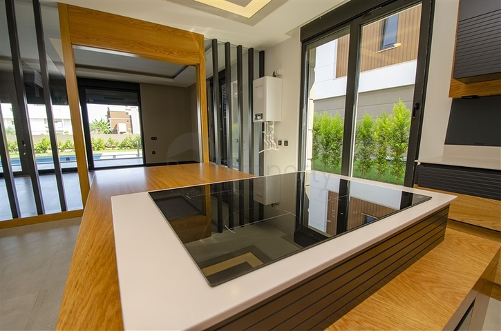 4 + 2 و 5 + 1 فلل ضمن مجمع  في أنطاليا