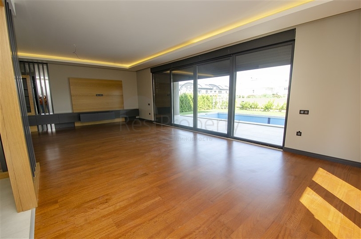 4 + 2 و 5 + 1 فلل ضمن مجمع  في أنطاليا