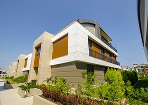 4 + 2 و 5 + 1 فلل ضمن مجمع  في أنطاليا