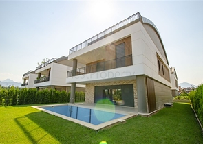 4 + 2 و 5 + 1 فلل ضمن مجمع  في أنطاليا