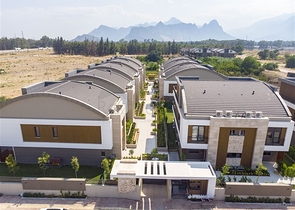 4 + 2 و 5 + 1 فلل ضمن مجمع  في أنطاليا