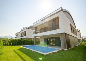 4 + 2 و 5 + 1 فلل ضمن مجمع  في أنطاليا