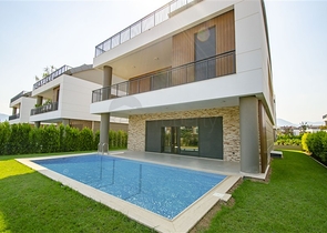 4 + 2 و 5 + 1 فلل ضمن مجمع  في أنطاليا