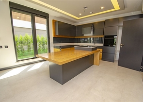 4 + 2 و 5 + 1 فلل ضمن مجمع  في أنطاليا