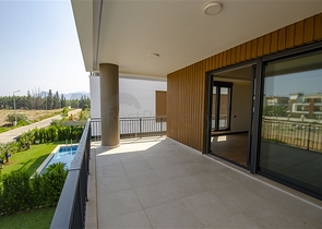 4 + 2 و 5 + 1 فلل ضمن مجمع  في أنطاليا