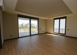 4 + 2 و 5 + 1 فلل ضمن مجمع  في أنطاليا