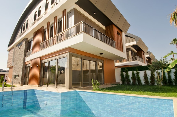 فلل في انطاليا بجانب مشروع بواشاي في انطاليا