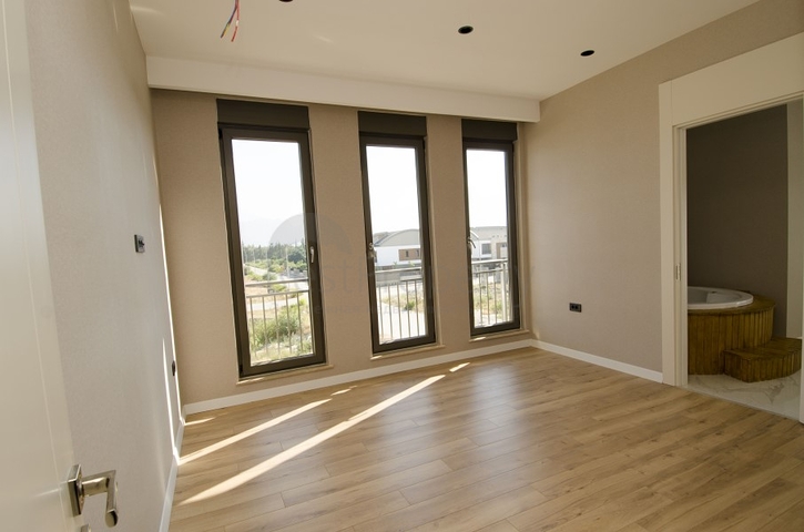 فلل في انطاليا بجانب مشروع بواشاي في انطاليا