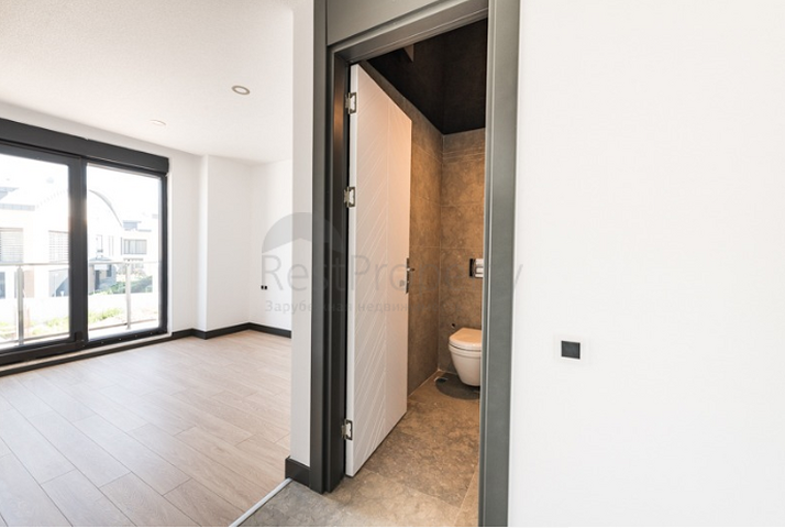 مجمع راقى من الفلل في أنطاليا بالقرب من مارينا بواكاي