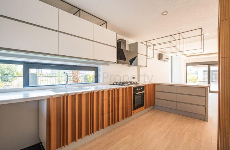 مجمع راقى من الفلل في أنطاليا بالقرب من مارينا بواكاي