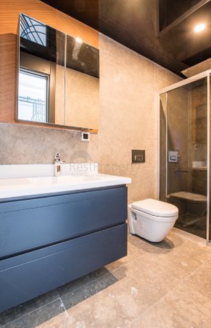 مجمع راقى من الفلل في أنطاليا بالقرب من مارينا بواكاي