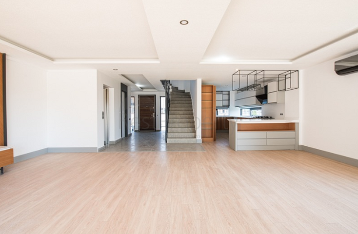 مجمع راقى من الفلل في أنطاليا بالقرب من مارينا بواكاي