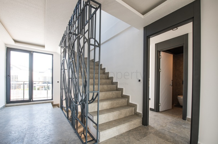 مجمع راقى من الفلل في أنطاليا بالقرب من مارينا بواكاي