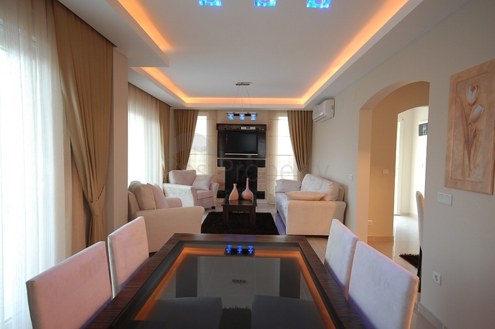 فيلا 4+1 مع أثاث في قادرية بيليك بجوار ملاعب الجولف