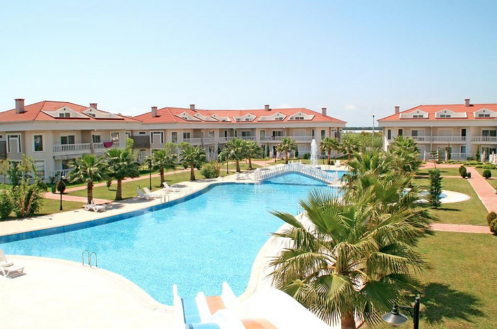 فيلا 4+1 مع أثاث في قادرية بيليك بجوار ملاعب الجولف