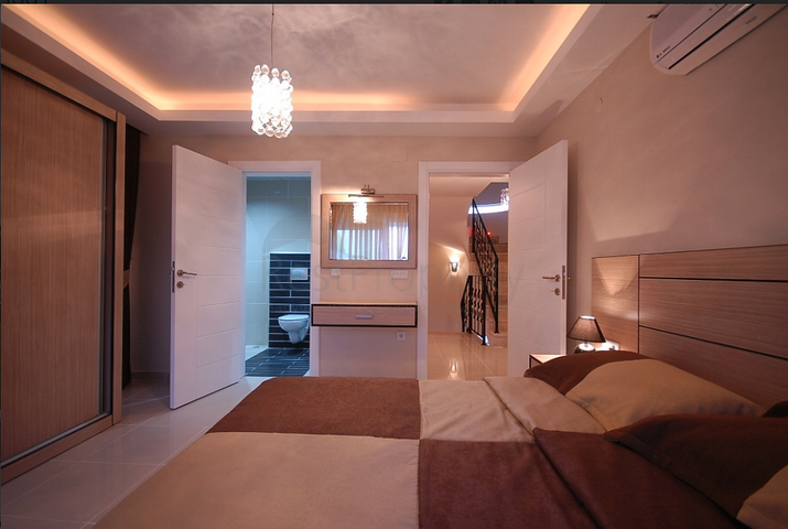 فيلا 4+1 مع أثاث في قادرية بيليك بجوار ملاعب الجولف