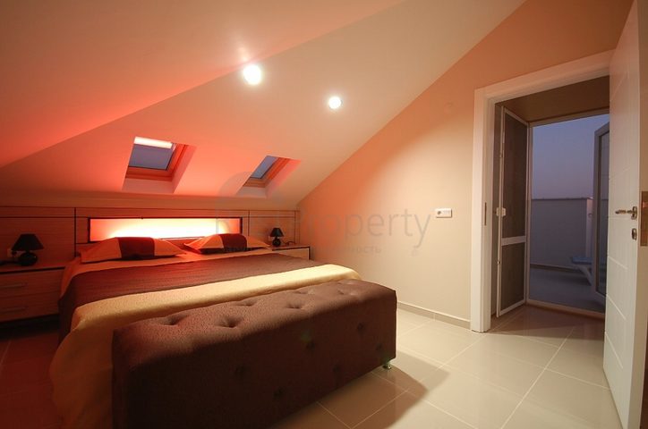 فيلا 4+1 مع أثاث في قادرية بيليك بجوار ملاعب الجولف