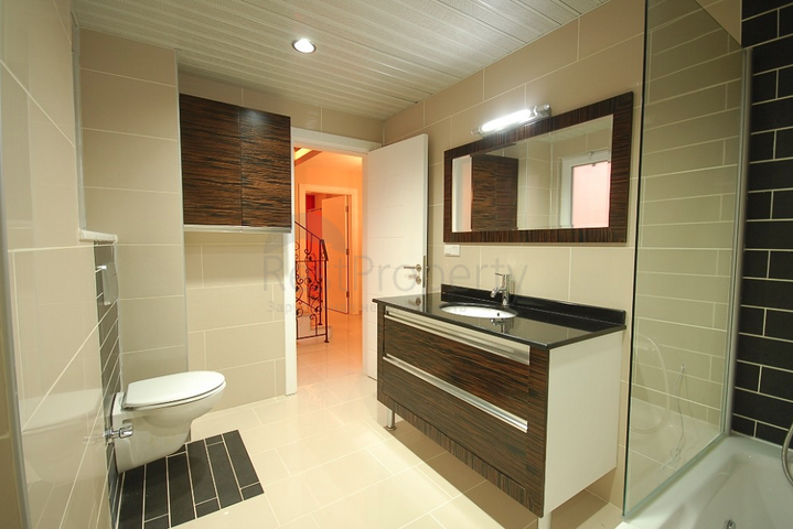 فيلا 4+1 مع أثاث في قادرية بيليك بجوار ملاعب الجولف