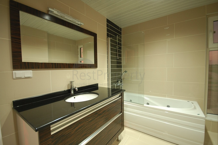 فيلا 4+1 مع أثاث في قادرية بيليك بجوار ملاعب الجولف