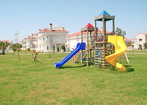 فيلا 4+1 مع أثاث في قادرية بيليك بجوار ملاعب الجولف