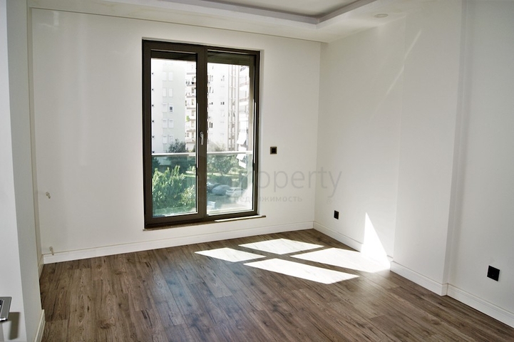 مجمع راقى على بعد 500 متر من البحر فى كونيالتي