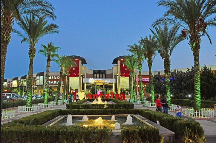 مجمع راقى على بعد 500 متر من البحر فى كونيالتي