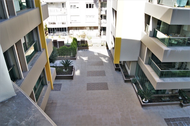 مجمع راقى على بعد 500 متر من البحر فى كونيالتي