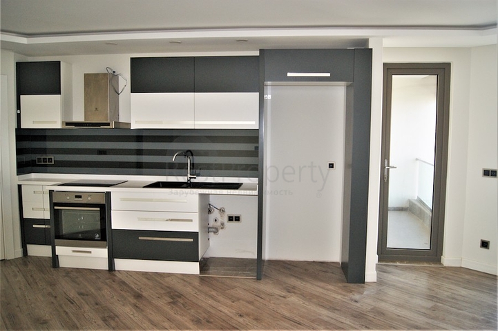 مجمع راقى على بعد 500 متر من البحر فى كونيالتي