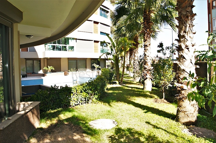 مجمع راقى على بعد 500 متر من البحر فى كونيالتي