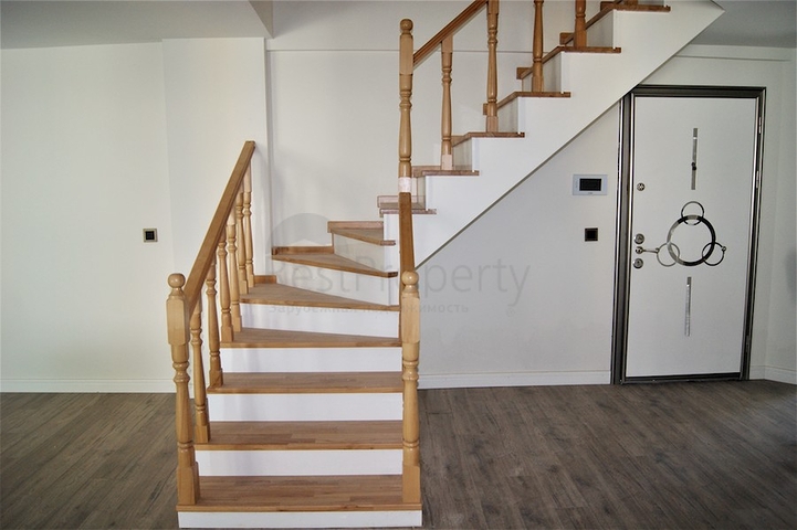 مجمع راقى على بعد 500 متر من البحر فى كونيالتي