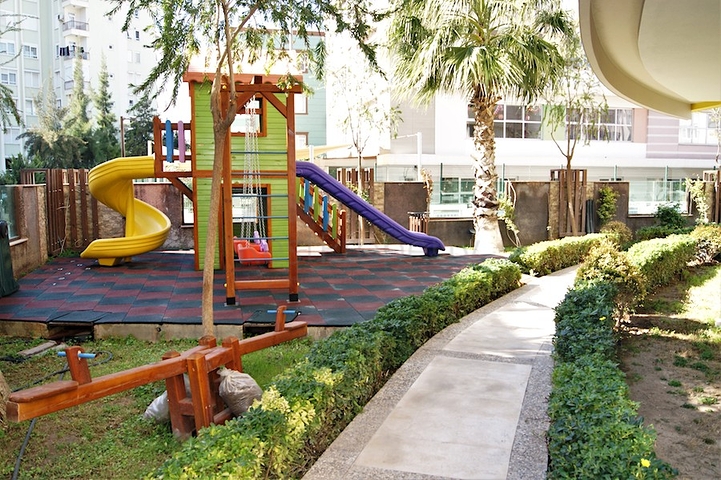 مجمع راقى على بعد 500 متر من البحر فى كونيالتي