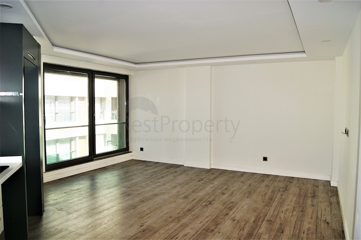 مجمع راقى على بعد 500 متر من البحر فى كونيالتي