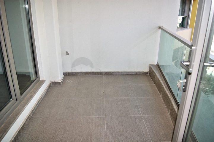 مجمع راقى على بعد 500 متر من البحر فى كونيالتي