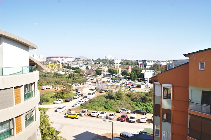 مجمع راقى على بعد 500 متر من البحر فى كونيالتي