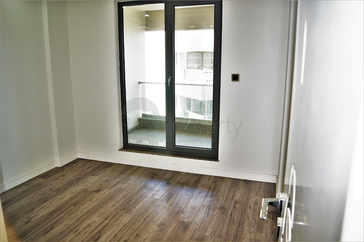 مجمع راقى على بعد 500 متر من البحر فى كونيالتي