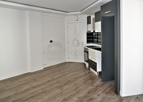 مجمع راقى على بعد 500 متر من البحر فى كونيالتي