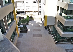 مجمع راقى على بعد 500 متر من البحر فى كونيالتي