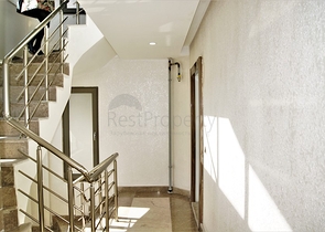 مجمع راقى على بعد 500 متر من البحر فى كونيالتي