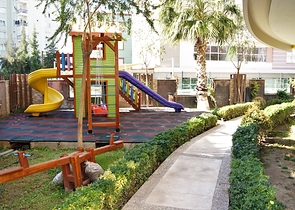 مجمع راقى على بعد 500 متر من البحر فى كونيالتي