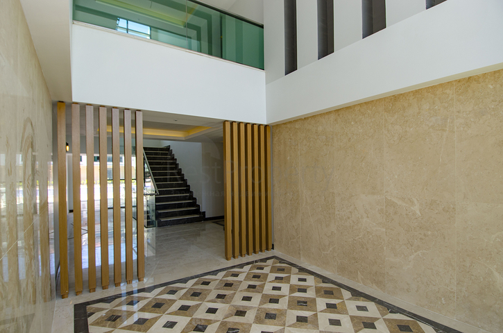 مشروع فاخر في لارا أنطاليا ، على بعد 400 متر من الشواطئ الرملية