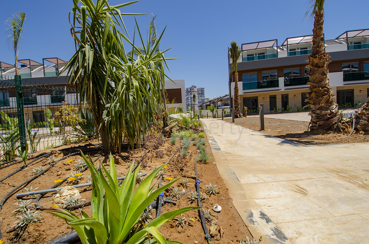 مشروع فاخر في لارا أنطاليا ، على بعد 400 متر من الشواطئ الرملية